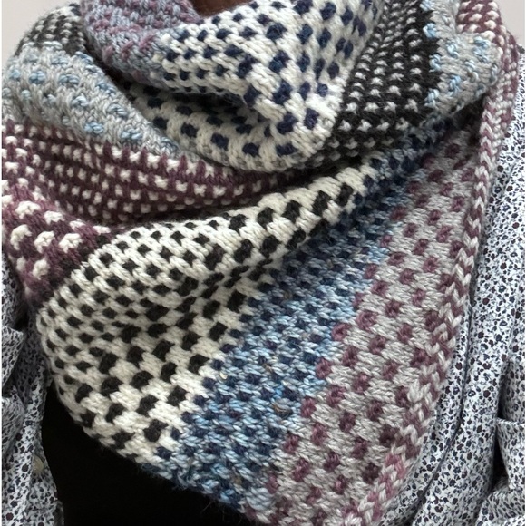 🧶 NWT hand crafted cowl neck warmer Blues greys burgundy creams O/S Peruvi… - Picture 3 of 10